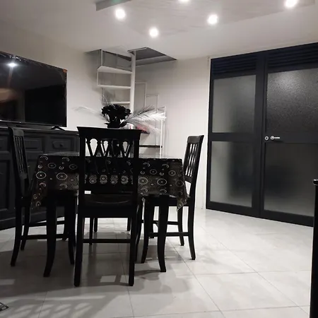 Paky S House ナポリ